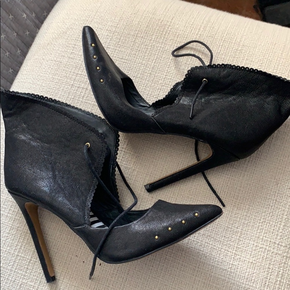 Betsy Johnson 5” heels size 7 leather
